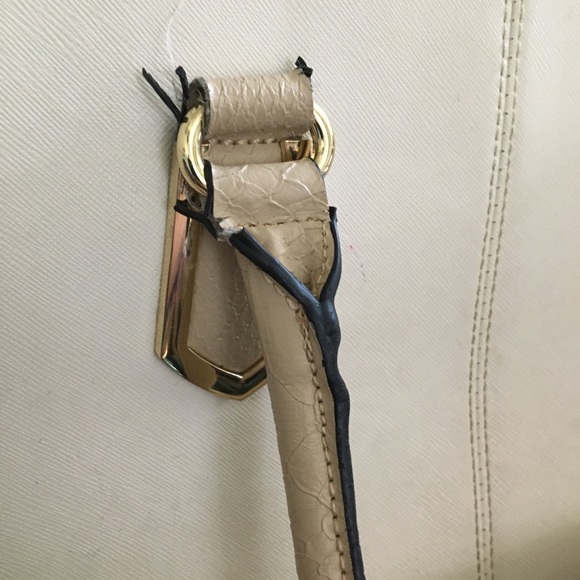 Woman’s shoulder purse by Mossimo - Picture 5 of 5